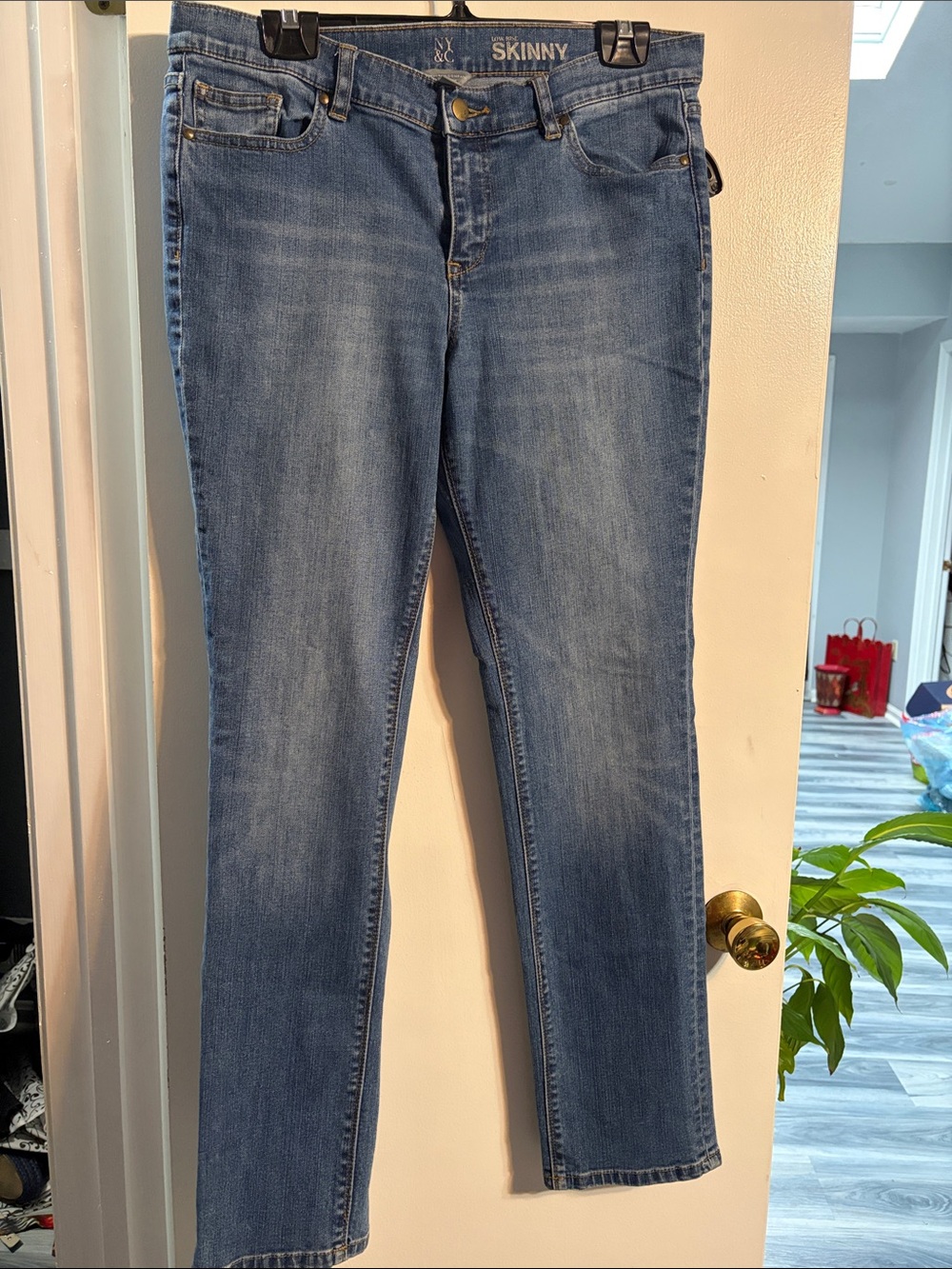 New York & Company Skinny Jeans in Medium Blue Wash